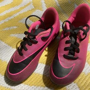 Nike girls soccer cleats pink